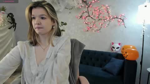 Snapshot of charmingvixen chatting on 10-25-25, 10:23 Kati online show from 10-25-25, 10:23