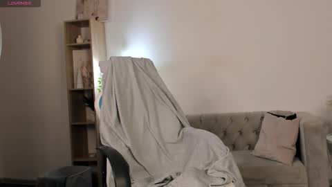 Snapshot of charmingvixen chatting on 11-06-25, 10:49 Kati online show from 11-06-25, 10:49