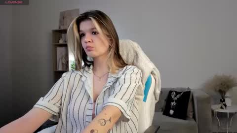 Snapshot of charmingvixen chatting on 11-17-25, 10:54 Kati online show from 11-17-25, 10:54