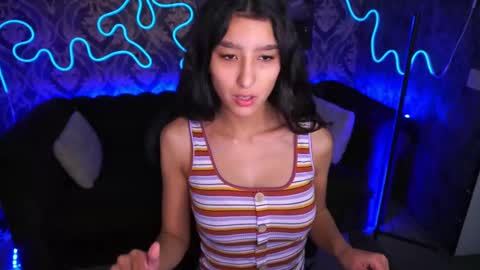 Snapshot of charmmocco chatting on 01-28-25, 08:04 SweetMoco online show from 01-28-25, 08:04