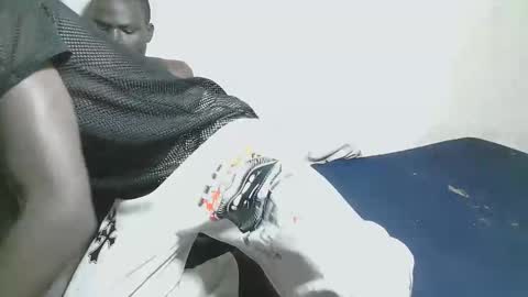 charmzboy online show from 11-18-25, 02:43