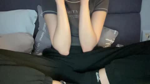 Snapshot of chase_vicky chatting on 10-14-25, 05:14 Vicky online show from 10-14-25, 05:14