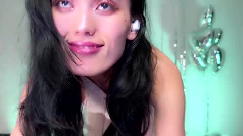 JASMINE   usually going live about 2 am UTC  online show from 12-11-24, 03:24