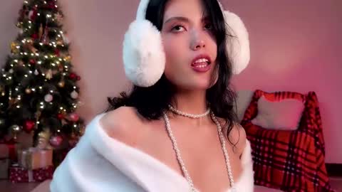 JASMINE   usually going live about 2 am UTC  online show from 12-23-24, 05:39