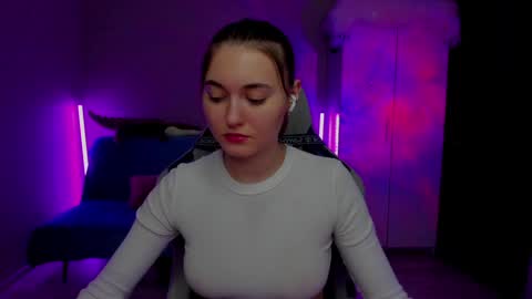 Snapshot of chatur_lady_ chatting on 12-30-24, 05:26 Betty online show from 12-30-24, 05:26