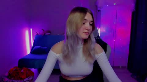 Snapshot of chatur_lady_ chatting on 01-17-25, 08:13 Betty online show from 01-17-25, 08:13