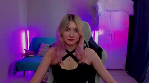 Snapshot of chatur_lady_ chatting on 02-06-25, 09:22 Betty online show from 02-06-25, 09:22