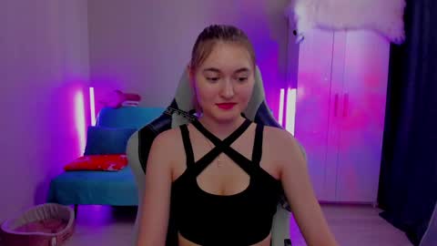 Snapshot of chatur_lady_ chatting on 02-08-25, 08:09 Betty online show from 02-08-25, 08:09