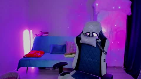 Snapshot of chatur_lady_ chatting on 02-18-25, 11:22 Betty online show from 02-18-25, 11:22