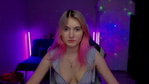 Snapshot of chatur_lady_ chatting on 03-04-25, 02:53 Betty online show from 03-04-25, 02:53