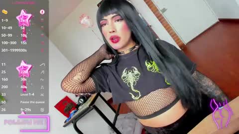 Snapshot of chaturmodels chatting on 12-18-24, 07:52 Sophie online show from 12-18-24, 07:52