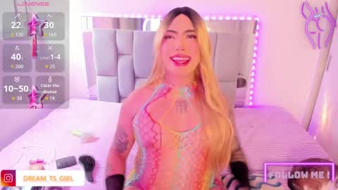 Snapshot of chaturmodels chatting on 09-17-25, 07:37 Sophie online show from 09-17-25, 07:37