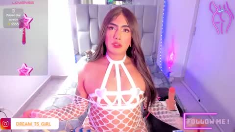 Snapshot of chaturmodels chatting on 09-28-25, 03:50 Sophie online show from 09-28-25, 03:50