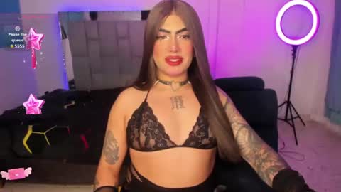 Snapshot of chaturmodels chatting on 06-21-26, 12:57 Sophie online show from 06-21-26, 12:57