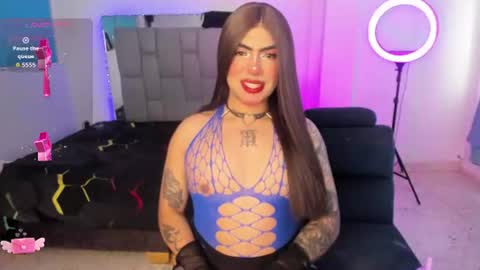 Snapshot of chaturmodels chatting on 06-27-26, 02:23 Sophie online show from 06-27-26, 02:23