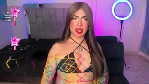 Snapshot of chaturmodels chatting on 07-22-26, 10:34 Sophie online show from 07-22-26, 10:34