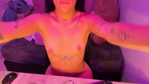 Snapshot of chellfox chatting on 06-22-26, 04:42 Chell online show from 06-22-26, 04:42