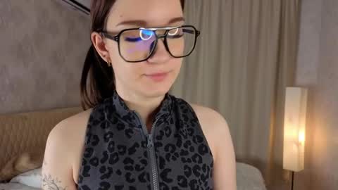 Snapshot of chelseafarro chatting on 05-27-26, 06:49 Alice online show from 05-27-26, 06:49