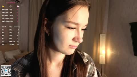 Snapshot of chelseafarro chatting on 05-31-26, 06:04 Alice online show from 05-31-26, 06:04