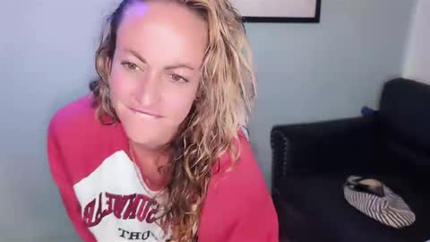 Snapshot of chelseelynn chatting on 11-23-25, 06:24 chelsee lynn online show from 11-23-25, 06:24