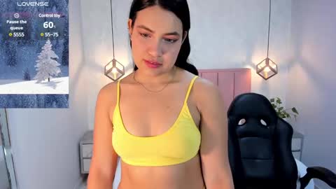 Snapshot of chelsyquinn chatting on 01-15-25, 04:25 Camila online show from 01-15-25, 04:25