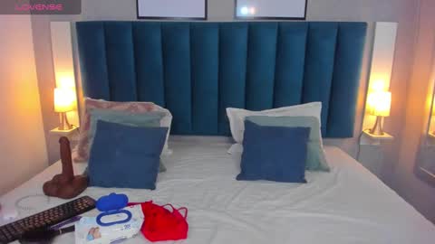 Snapshot of cheneelllorens chatting on 12-18-24, 08:36 online show from 12-18-24, 08:36