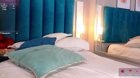 Snapshot of cheneelllorens chatting on 02-08-25, 02:04 online show from 02-08-25, 02:04