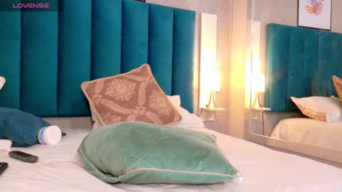 Snapshot of cheneelllorens chatting on 02-11-25, 10:28 online show from 02-11-25, 10:28