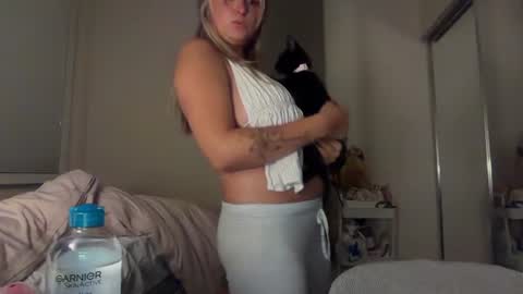 Snapshot of cherrryviolet chatting on 07-18-26, 06:50 Cherry Violet online show from 07-18-26, 06:50