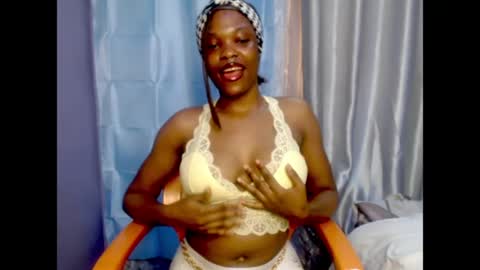 Snapshot of cherry_xchaos chatting on 06-08-26, 06:36 Sophie online show from 06-08-26, 06:36