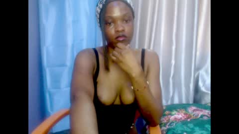Snapshot of cherry_xchaos chatting on 06-29-26, 10:15 Sophie online show from 06-29-26, 10:15