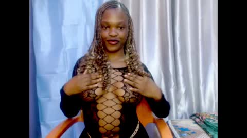 Snapshot of cherry_xchaos chatting on 07-07-26, 07:29 Sophie online show from 07-07-26, 07:29