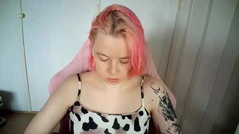 Snapshot of cherrybaby_0 chatting on 06-09-26, 01:01 cherrybaby_0 online show from 06-09-26, 01:01
