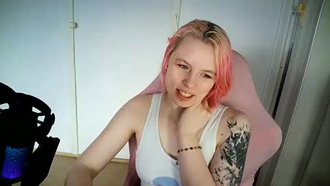 Snapshot of cherrybaby_0 chatting on 06-14-26, 01:35 cherrybaby_0 online show from 06-14-26, 01:35