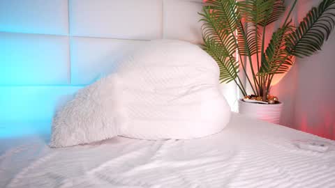 Julia online show from 01-13-25, 01:56