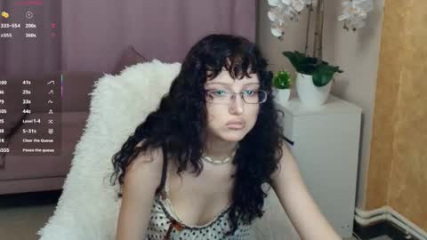 Snapshot of cherrylanding chatting on 05-31-26, 07:26 Isabel online show from 05-31-26, 07:26