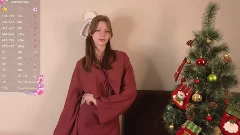 Snapshot of cherrymira chatting on 12-18-25, 05:19 Loise online show from 12-18-25, 05:19