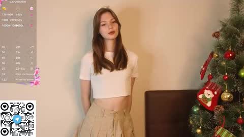 Snapshot of cherrymira chatting on 12-19-25, 05:09 Loise online show from 12-19-25, 05:09