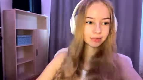 Evie online show from 10-20-25, 09:43