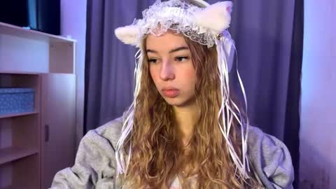 Evie online show from 10-24-25, 07:27