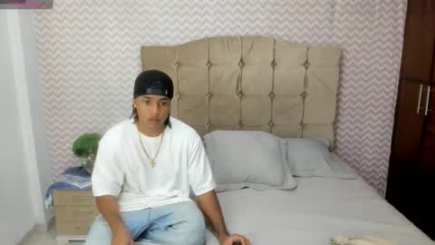 Snapshot of chery_l0v3 chatting on 01-02-25, 06:01 vero online show from 01-02-25, 06:01