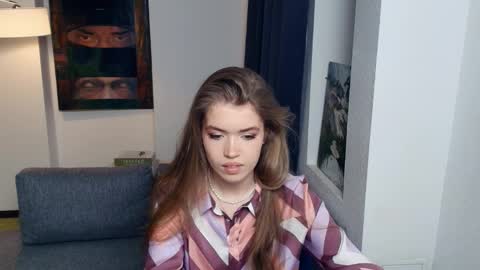 Mia  online show from 04-01-26, 07:20