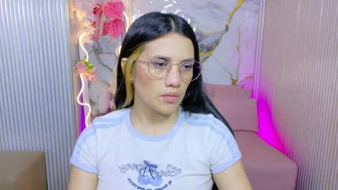 Snapshot of chiara_tay chatting on 05-27-26, 01:57 Chiara online show from 05-27-26, 01:57