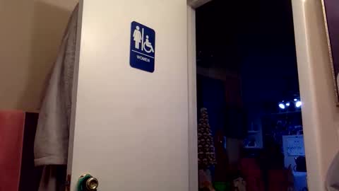 Snapshot of chicagobabe312 chatting on 10-16-25, 04:35 chicagobabe312 online show from 10-16-25, 04:35