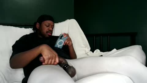 Snapshot of chicagothirdleg chatting on 02-06-26, 05:45 Que online show from 02-06-26, 05:45