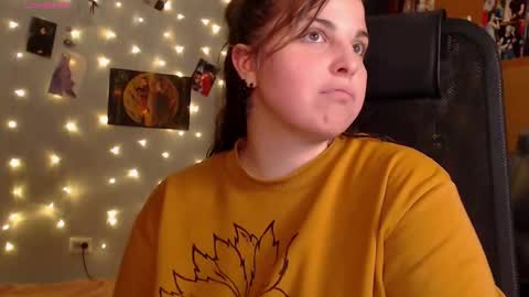 Snapshot of chill_saya chatting on 09-28-25, 09:42 Saya online show from 09-28-25, 09:42