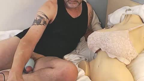 Snapshot of chillguy666 chatting on 11-01-25, 03:19 new toy online show from 11-01-25, 03:19