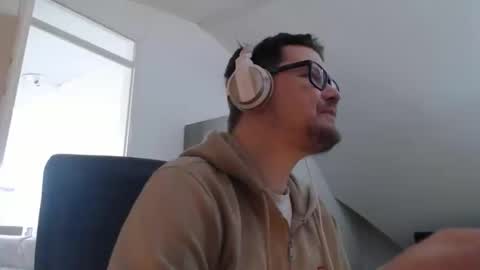 chillzonecam online show from 10-27-25, 11:58