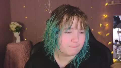 Snapshot of chimberwol chatting on 02-07-26, 02:04 Chim-Chim online show from 02-07-26, 02:04