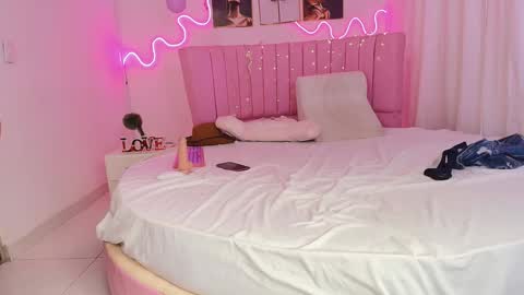 Snapshot of chiquibumbun chatting on 12-22-24, 05:12 sophia online show from 12-22-24, 05:12